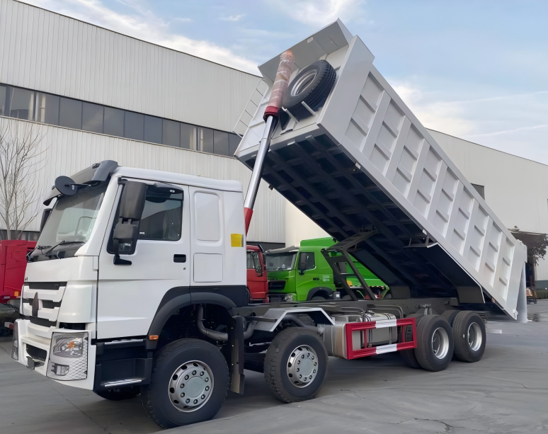 SINOTRUK HOWO 8×4 DUMP TRUCK