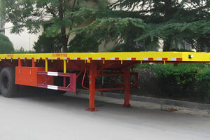 TRI-AXLE FLATBED SEMI-TRAILE
