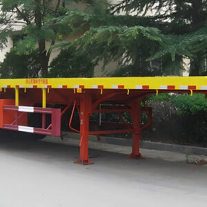 TRI-AXLE FLATBED SEMI-TRAILE