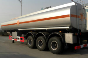 3 AXLE OIL TANKER SEMI TRAILER