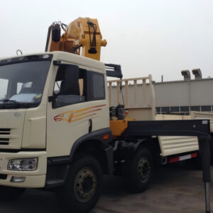 TRUCK WITH LOADING CRANE