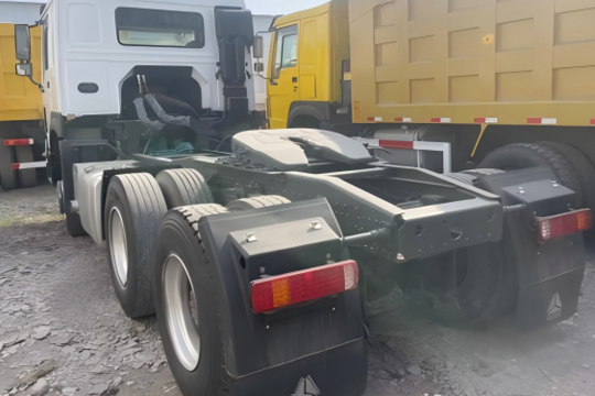 HOWO USED 6×4 371HP TRACTOR TRUCK - Image 2